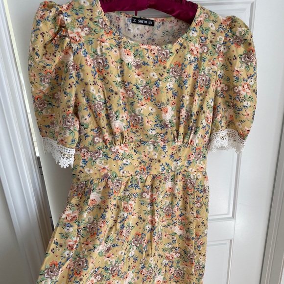 Yellow Lacey Floral Dress - Picture 6 of 11